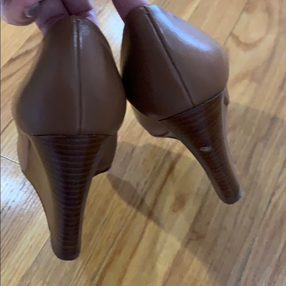 Pumps - Picture 2 of 3